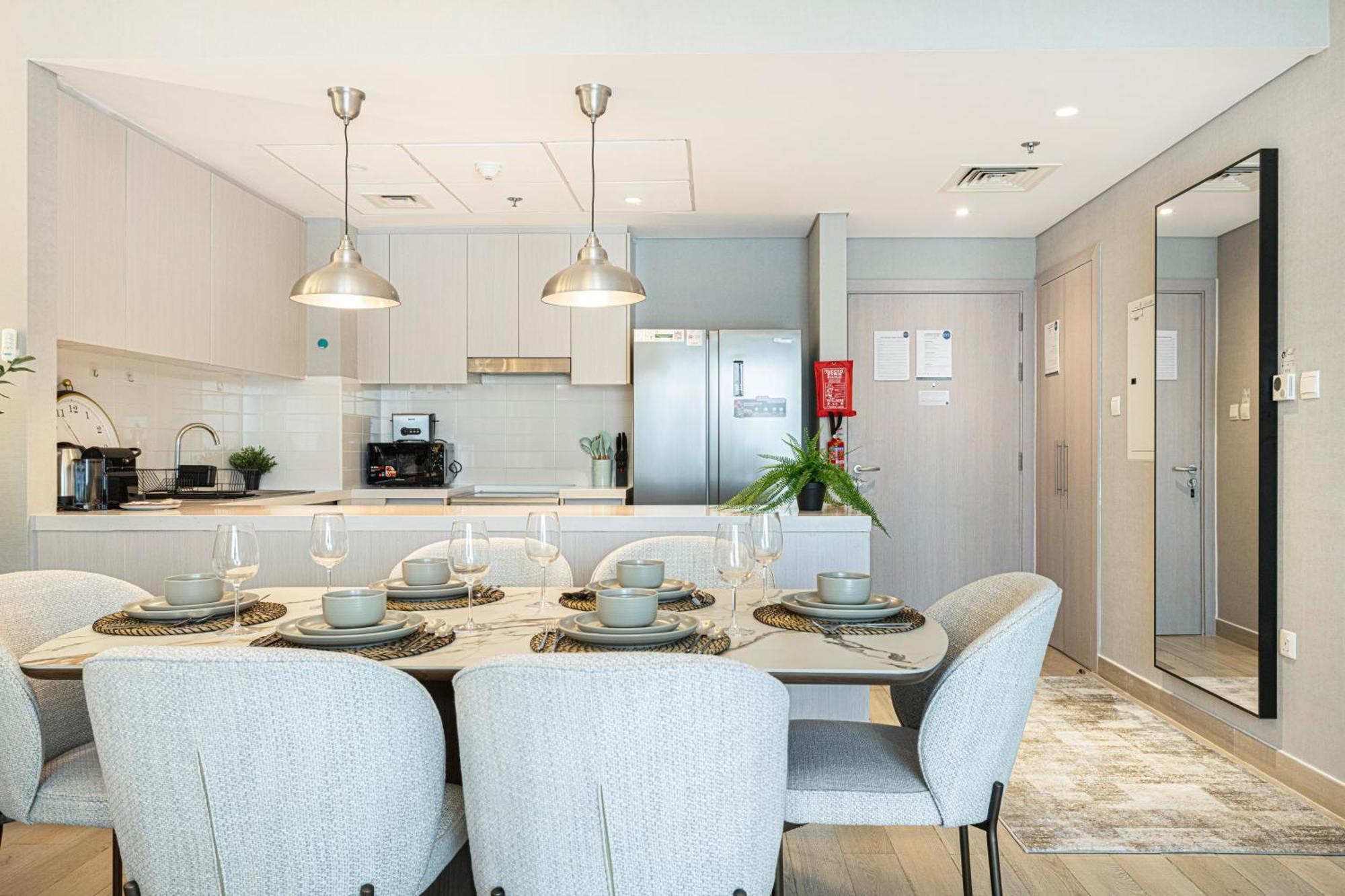 Apartment Luxury 4 Bedroom With Ferrari World And Sea Views, Yas Island Waterfront, Pool, Gym, Playground, Walk To Yas Mall Abu Dhabi