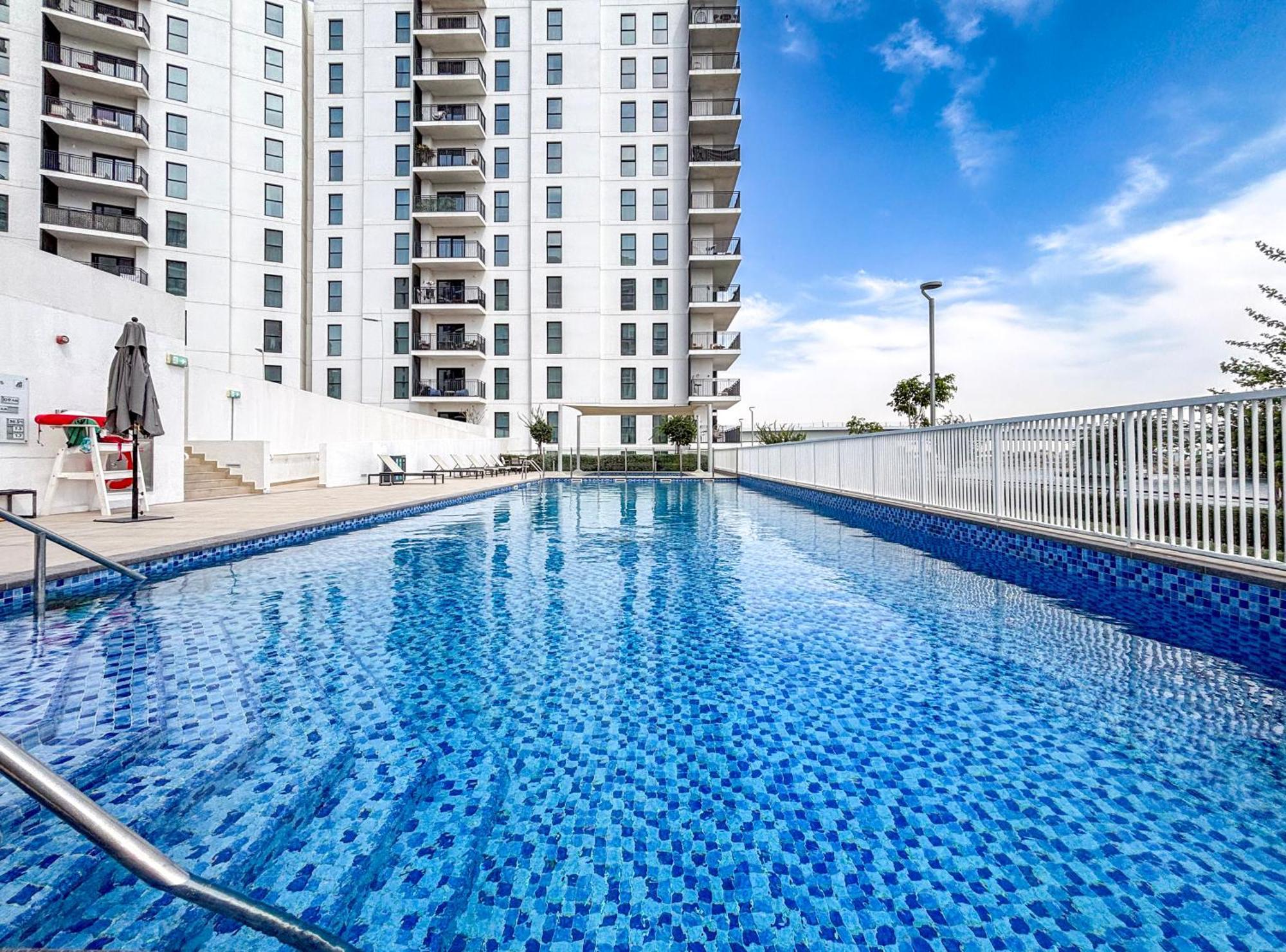 Luxury 4 Bedroom With Ferrari World And Sea Views, Yas Island Waterfront, Pool, Gym, Playground, Walk To Yas Mall Abu Dhabi