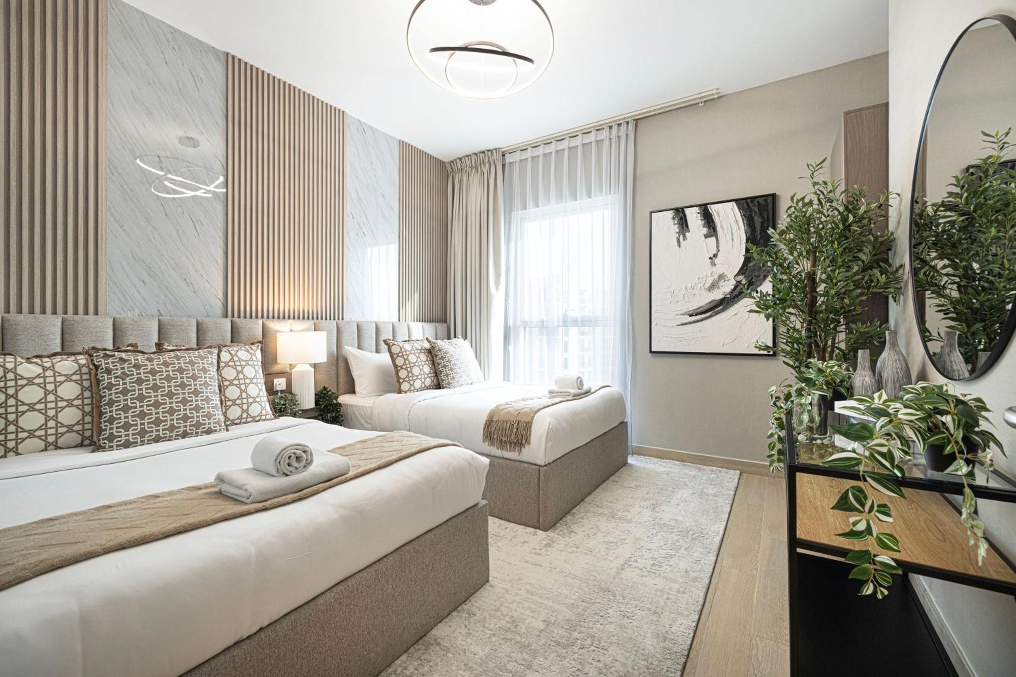 Luxury 4 Bedroom With Ferrari World And Sea Views, Yas Island Waterfront, Pool, Gym, Playground, Walk To Yas Mall Apartment