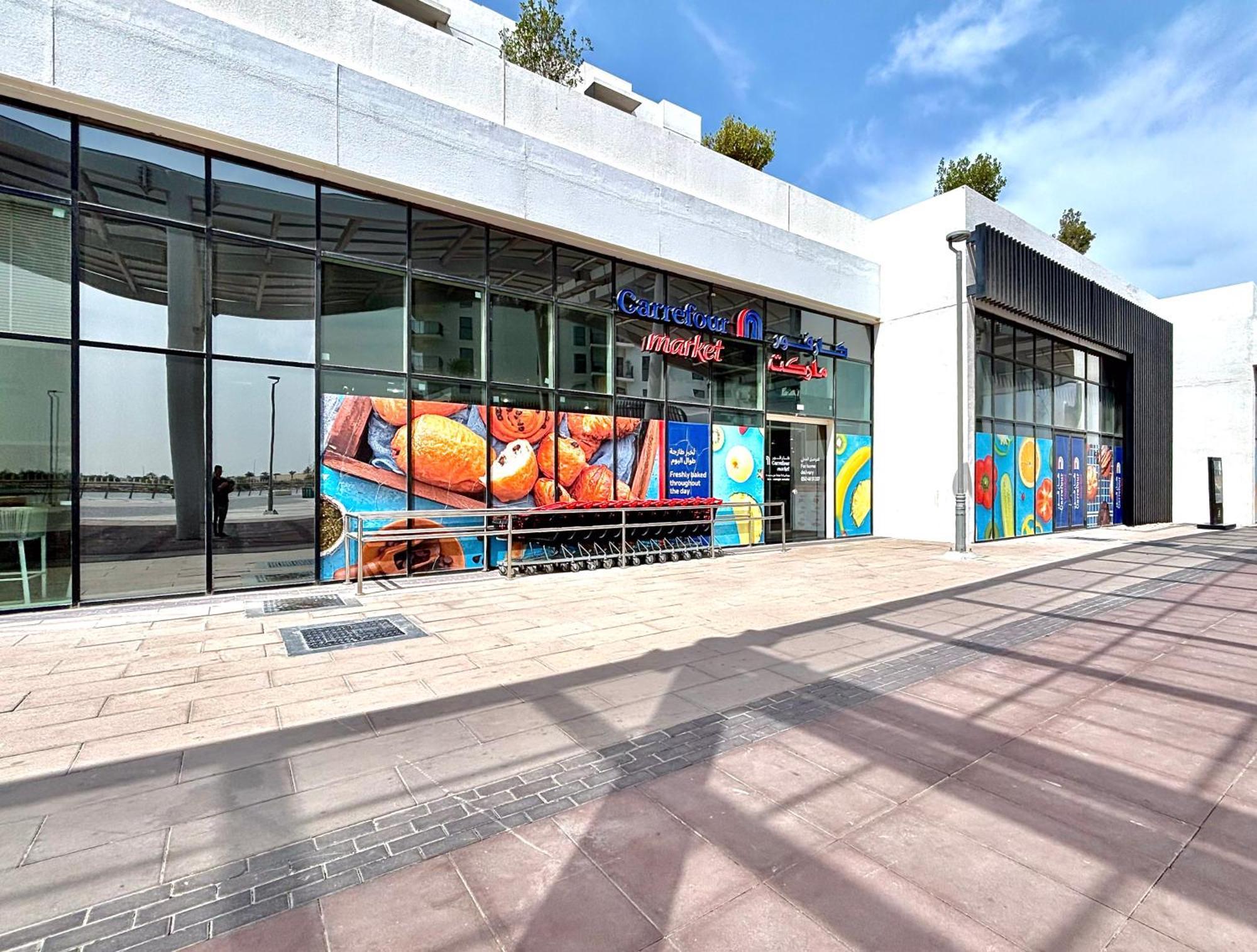 Apartment Luxury 4 Bedroom With Ferrari World And Sea Views, Yas Island Waterfront, Pool, Gym, Playground, Walk To Yas Mall