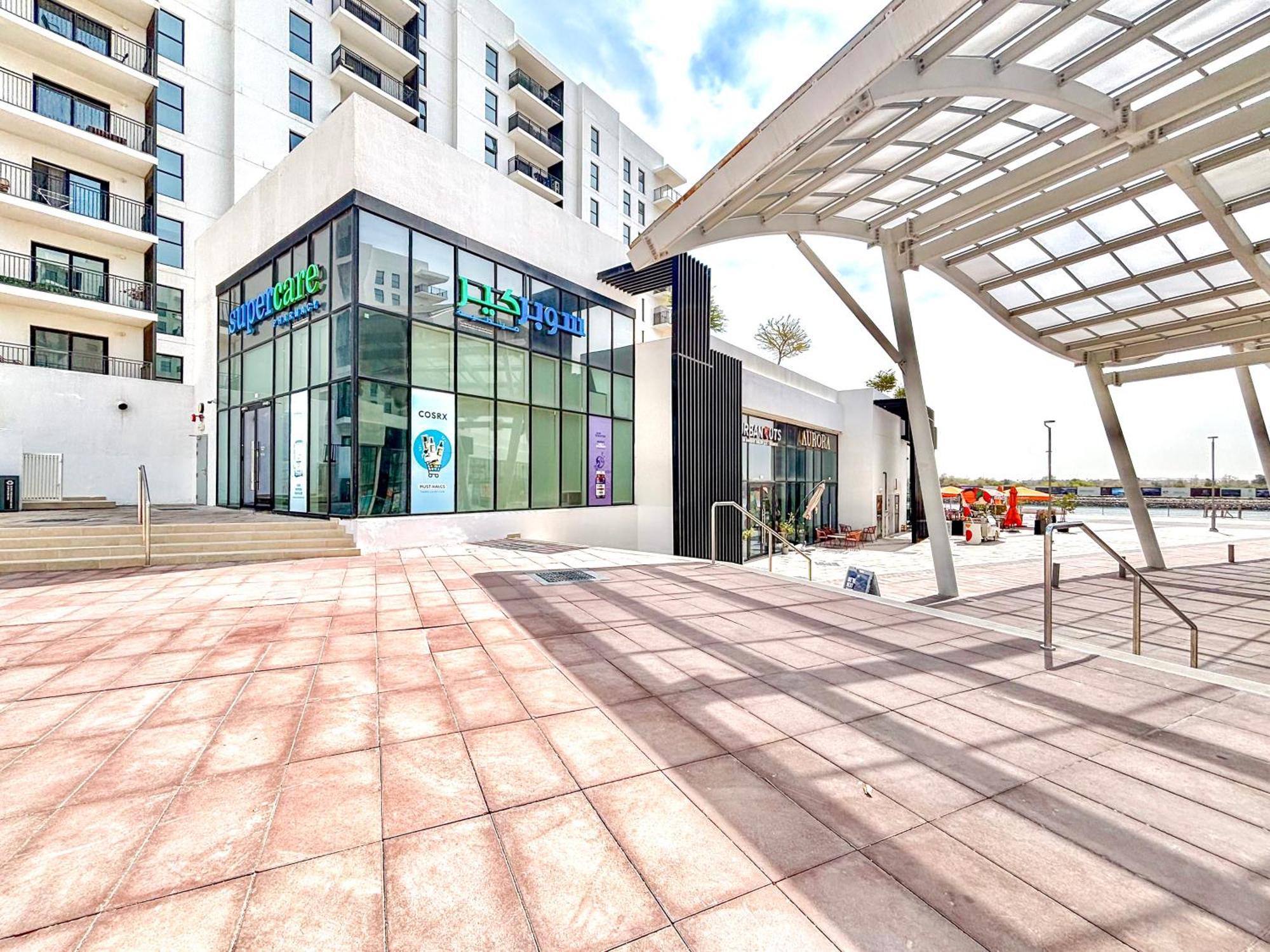 Luxury 4 Bedroom With Ferrari World And Sea Views, Yas Island Waterfront, Pool, Gym, Playground, Walk To Yas Mall Abu Dhabi