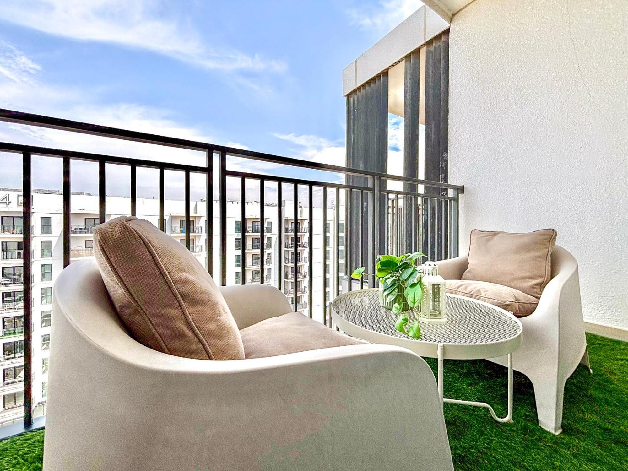 Apartment Luxury 4 Bedroom With Ferrari World And Sea Views, Yas Island Waterfront, Pool, Gym, Playground, Walk To Yas Mall Abu Dhabi
