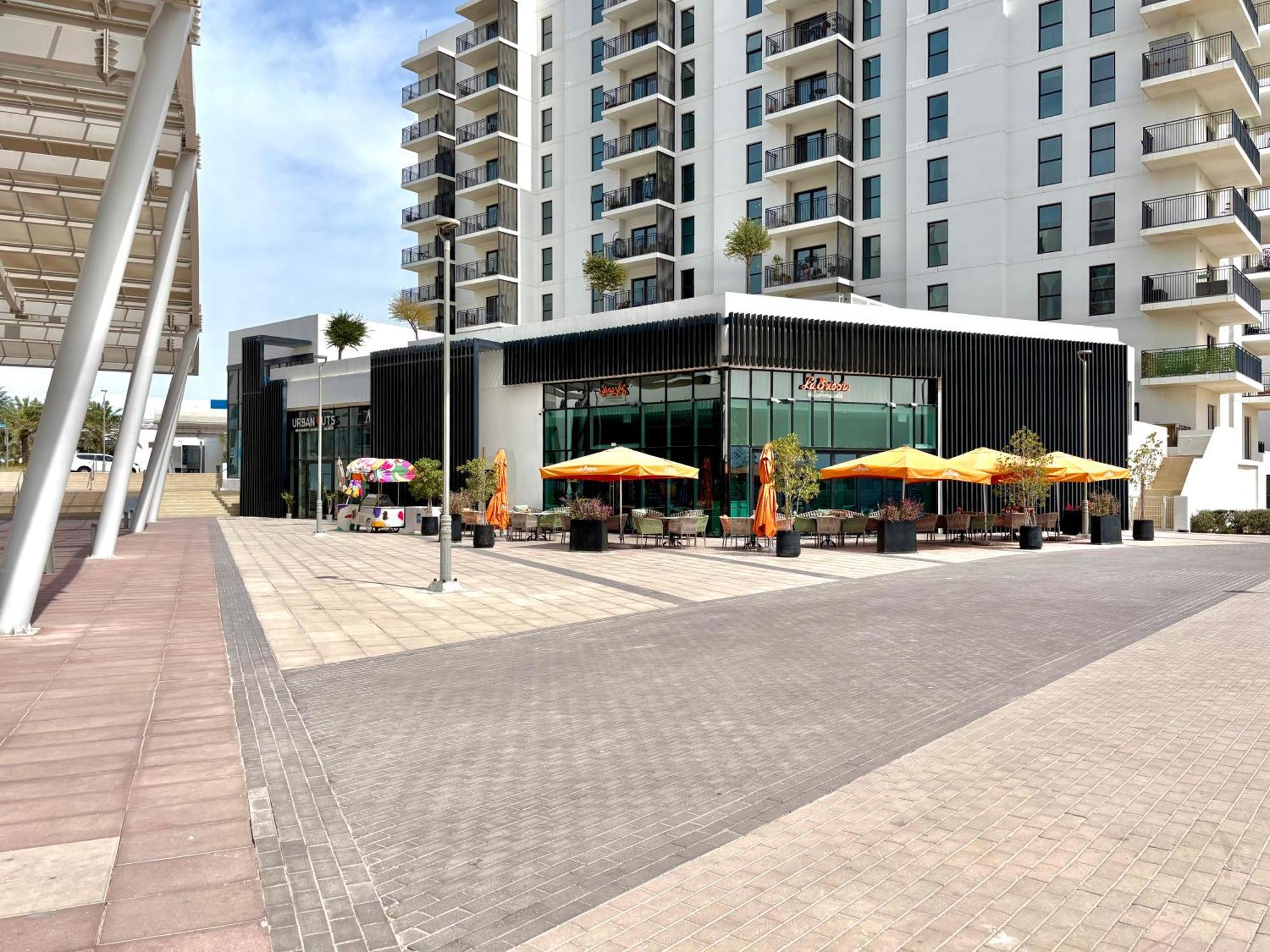 Luxury 4 Bedroom With Ferrari World And Sea Views, Yas Island Waterfront, Pool, Gym, Playground, Walk To Yas Mall *