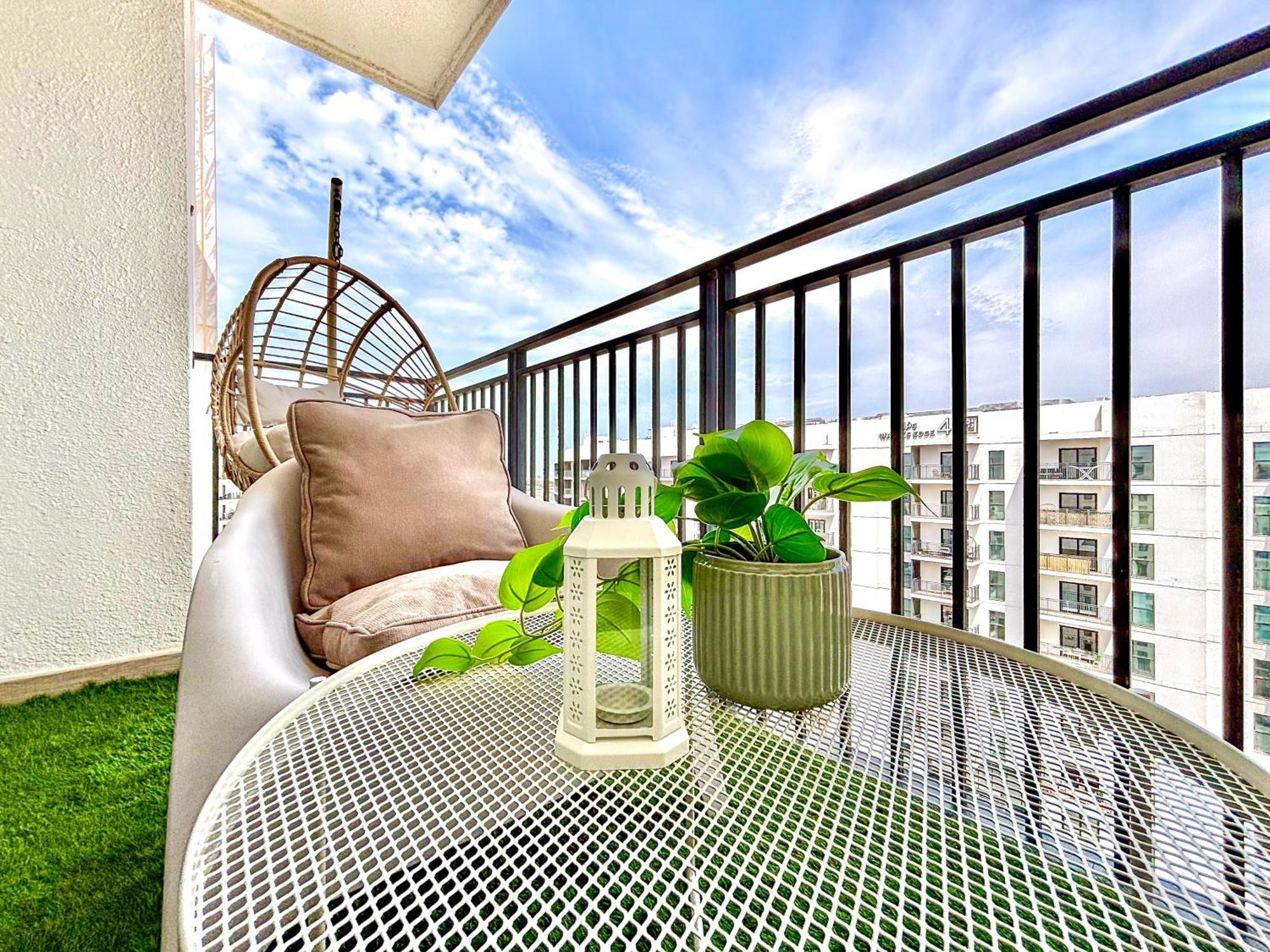 Luxury 4 Bedroom With Ferrari World And Sea Views, Yas Island Waterfront, Pool, Gym, Playground, Walk To Yas Mall Apartment Abu Dhabi
