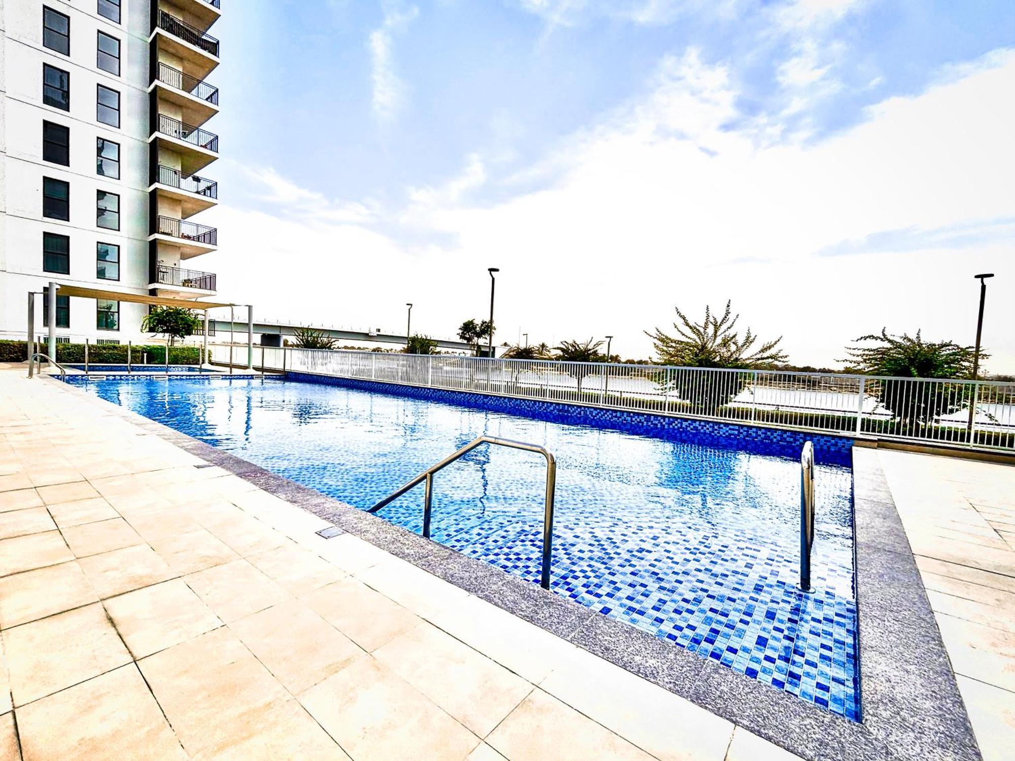 Luxury 4 Bedroom With Ferrari World And Sea Views, Yas Island Waterfront, Pool, Gym, Playground, Walk To Yas Mall *