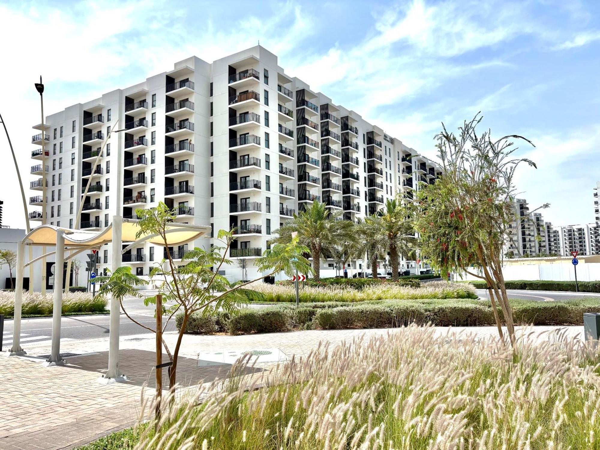 Luxury 4 Bedroom With Ferrari World And Sea Views, Yas Island Waterfront, Pool, Gym, Playground, Walk To Yas Mall Abu Dhabi