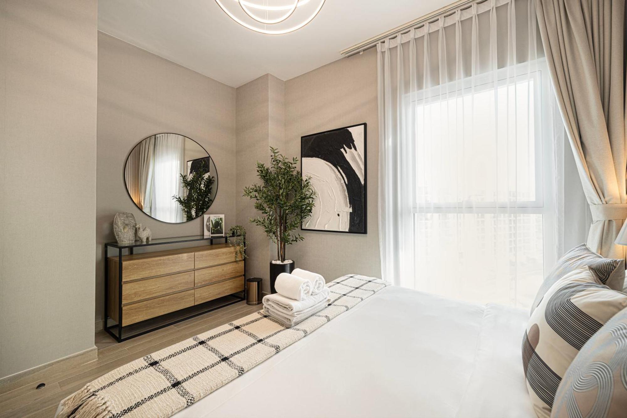 Apartment Luxury 4 Bedroom With Ferrari World And Sea Views, Yas Island Waterfront, Pool, Gym, Playground, Walk To Yas Mall Abu Dhabi