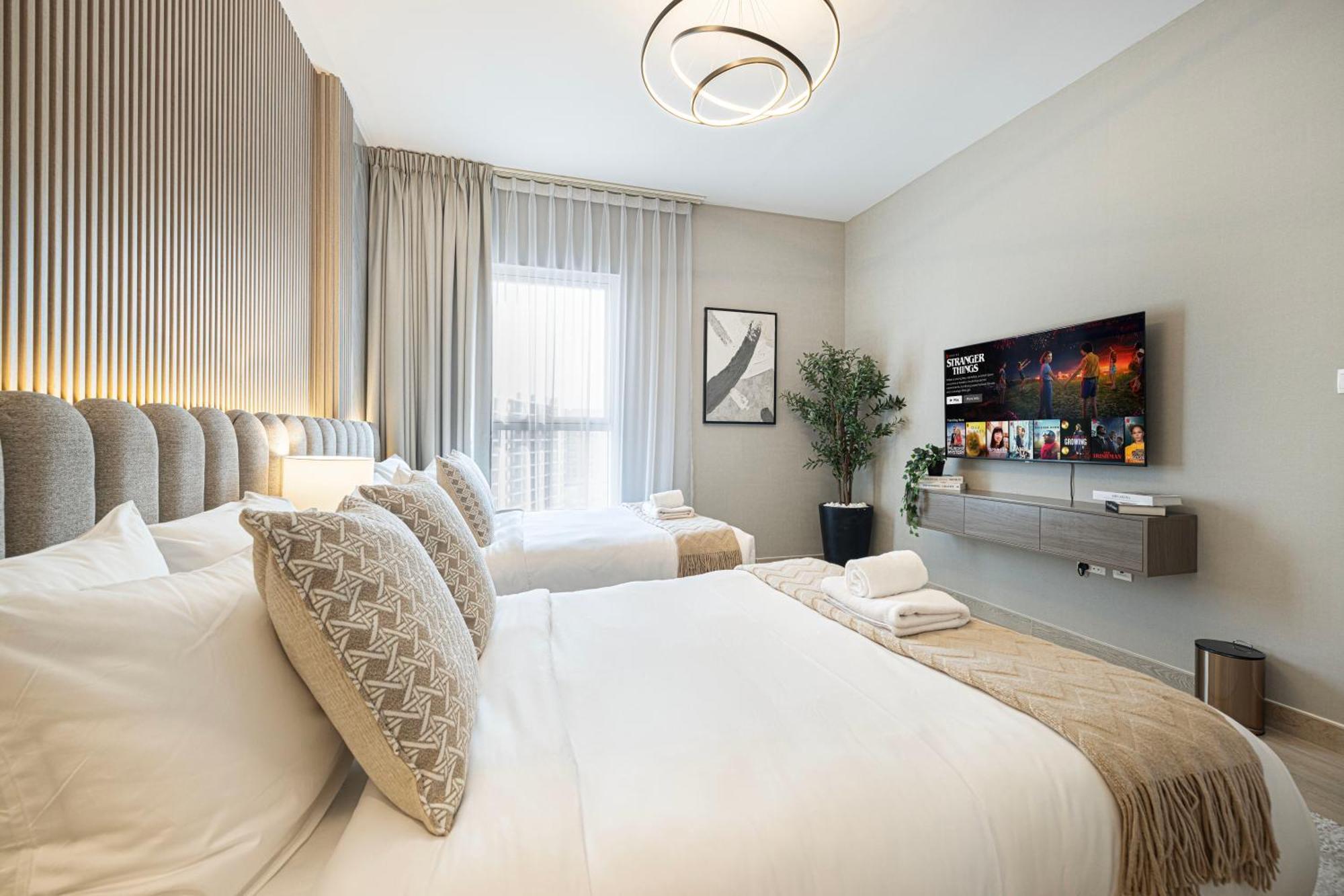 Luxury 4 Bedroom With Ferrari World And Sea Views, Yas Island Waterfront, Pool, Gym, Playground, Walk To Yas Mall