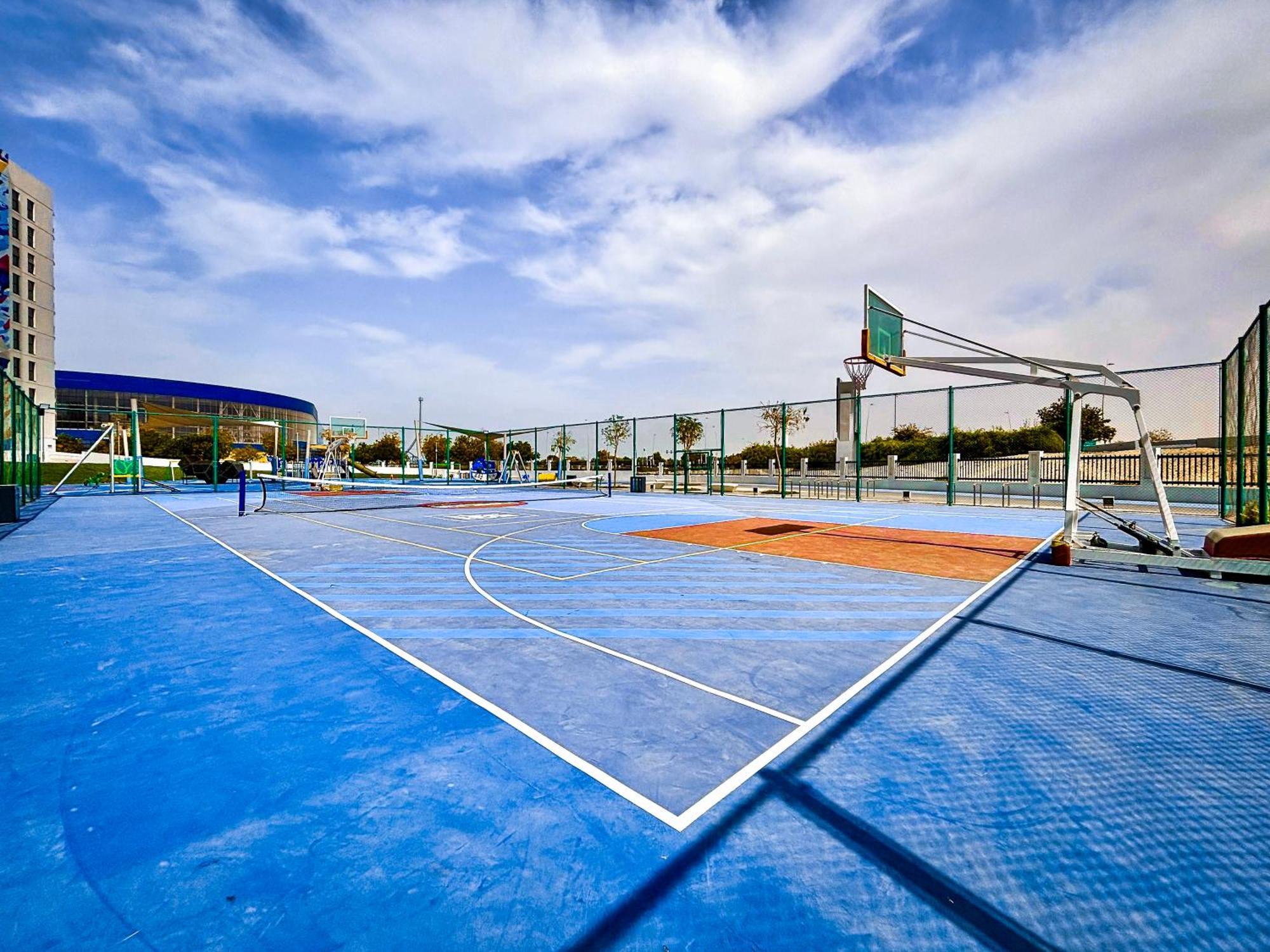 Apartment Luxury 4 Bedroom With Ferrari World And Sea Views, Yas Island Waterfront, Pool, Gym, Playground, Walk To Yas Mall Abu Dhabi