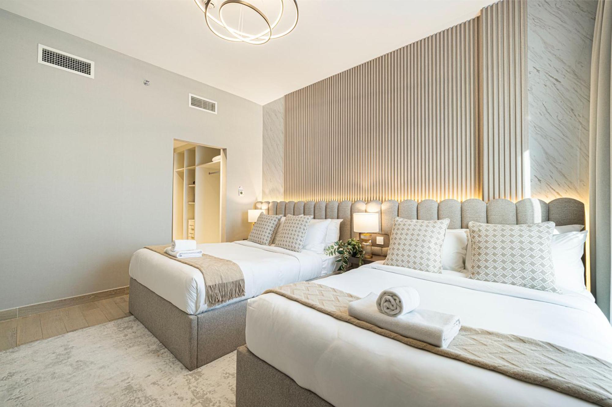 Luxury 4 Bedroom With Ferrari World And Sea Views, Yas Island Waterfront, Pool, Gym, Playground, Walk To Yas Mall